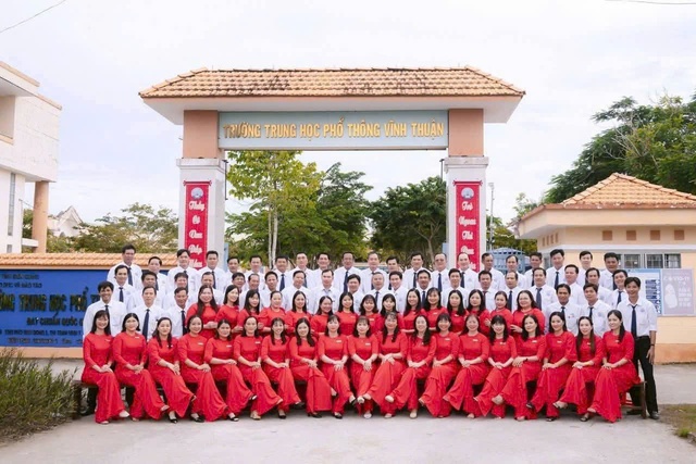 Trường THPT Vĩnh Thuận đạt kiểm định chất lượng giáo dục cấp độ 3 và chuẩn Quốc gia mức độ 2- Ảnh 5. Trường THPT Vĩnh Thuận đạt kiểm định chất lượng giáo dục cấp độ 3 và chuẩn Quốc gia mức độ 2- Ảnh 5.