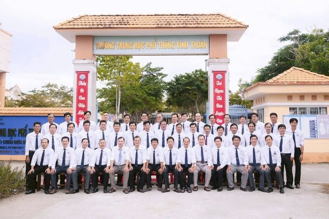 Trường THPT Vĩnh Thuận đạt kiểm định chất lượng giáo dục cấp độ 3 và chuẩn Quốc gia mức độ 2- Ảnh 3. Trường THPT Vĩnh Thuận đạt kiểm định chất lượng giáo dục cấp độ 3 và chuẩn Quốc gia mức độ 2- Ảnh 3.