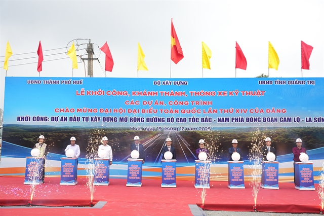 TP Huế: Khởi công Dự án đầu tư xây dựng mở rộng đường bộ cao tốc Bắc - Nam - Ảnh 1. TP Huế: Khởi công Dự án đầu tư xây dựng mở rộng đường bộ cao tốc Bắc - Nam - Ảnh 1.