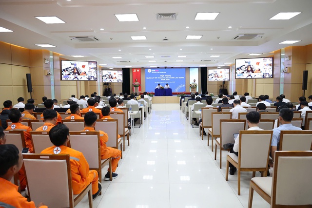 EVNCPC: Hệ thống lưới điện miền Trung phát triển ổn định- Ảnh 1. EVNCPC: Hệ thống lưới điện miền Trung phát triển ổn định- Ảnh 1.