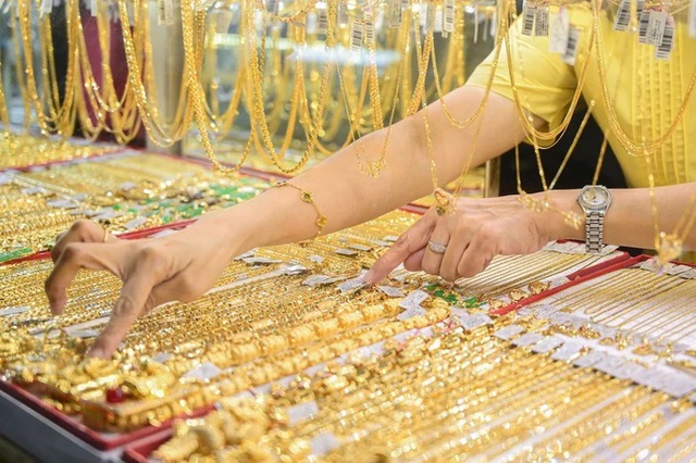 Giá vàng hôm nay 3/12: Đồng loạt giảm sau khi đạt đỉnh- Ảnh 1.