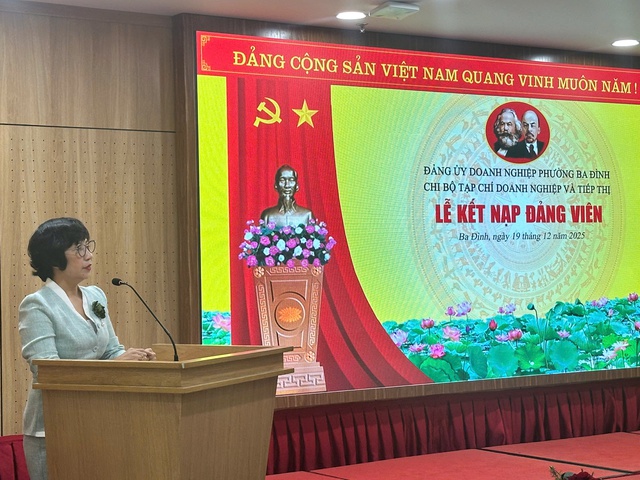 Chi bộ Tạp chí Doanh nghiệp và Tiếp thị long trọng tổ chức kết nạp đảng viên mới- Ảnh 5.