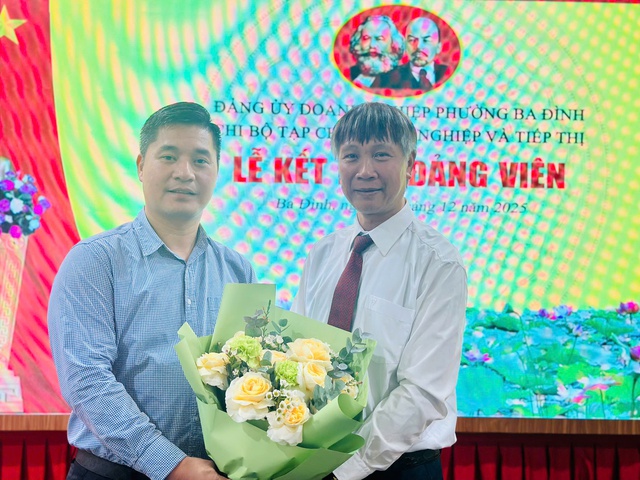 Chi bộ Tạp chí Doanh nghiệp và Tiếp thị long trọng tổ chức kết nạp đảng viên mới- Ảnh 3.