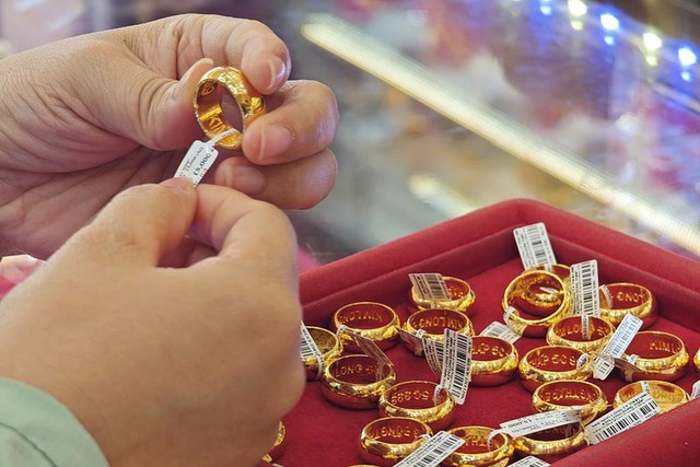Giá vàng hôm nay 22/12: Nhà đầu tư giữ tâm lý thận trọng- Ảnh 1.