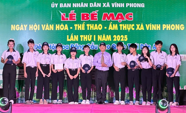Bế mạc “Ngày hội Văn hóa - Thể thao - Ẩm thực xã Vĩnh Phong lần thứ I năm 2025- Ảnh 3.