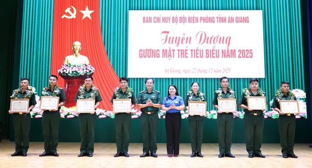An Giang: Tuyên dương 10 gương mặt trẻ tiêu biểu trong BĐBP- Ảnh 2.
