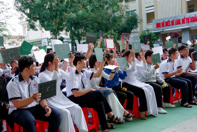 Cuộc thi “Rung chuông vàng” tự hào truyền thống Quân đội Nhân dân Việt Nam- Ảnh 2.