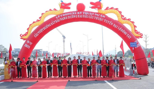 Thông xe kỹ thuật hai công trình giao thông trọng điểm, tháo gỡ các “điểm nghẽn” của Thanh Hóa- Ảnh 1.