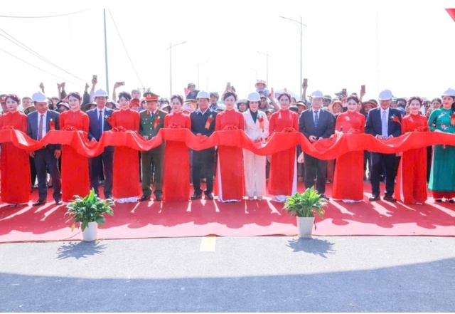 Thông xe kỹ thuật hai công trình giao thông trọng điểm, tháo gỡ các “điểm nghẽn” của Thanh Hóa- Ảnh 5.