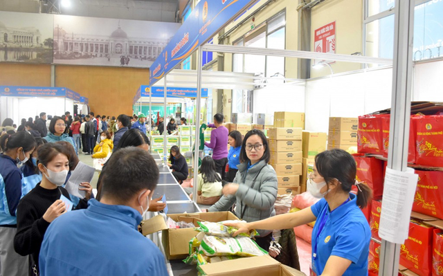 Hải Phòng: Dự kiến trao 16.000 suất quà Tết Dương lịch cho người lao động hoàn cảnh khó khăn- Ảnh 1.