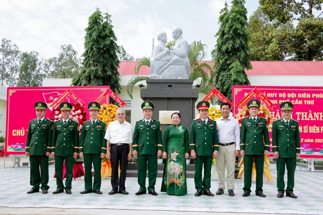BĐBP TP. Cần Thơ khánh thành Tượng đài “Bác Hồ với chiến sĩ Biên phòng”- Ảnh 3.