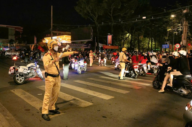 Công an TP Cần Thơ gửi thông điệp “mạnh” về trật tự, an toàn giao thông và an toàn cháy nổ cuối năm- Ảnh 3.