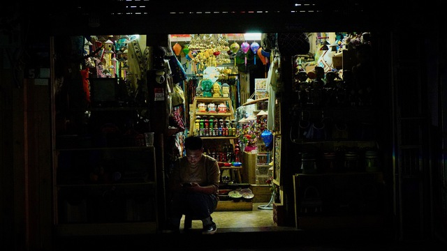 Nụ cười "toả nắng" giữa đêm Hà Nội- Ảnh 2.