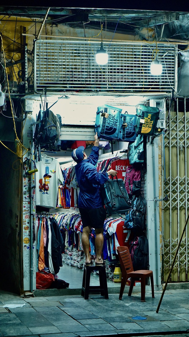 Nụ cười "toả nắng" giữa đêm Hà Nội- Ảnh 3.