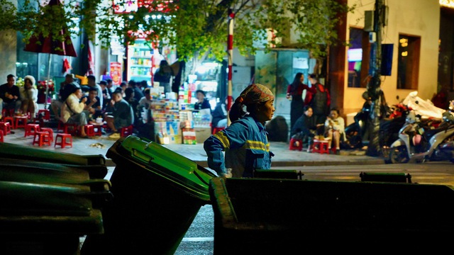 Nụ cười "toả nắng" giữa đêm Hà Nội- Ảnh 4.