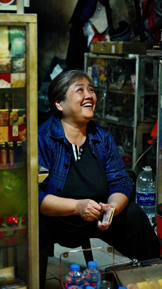 Nụ cười "toả nắng" giữa đêm Hà Nội- Ảnh 9.