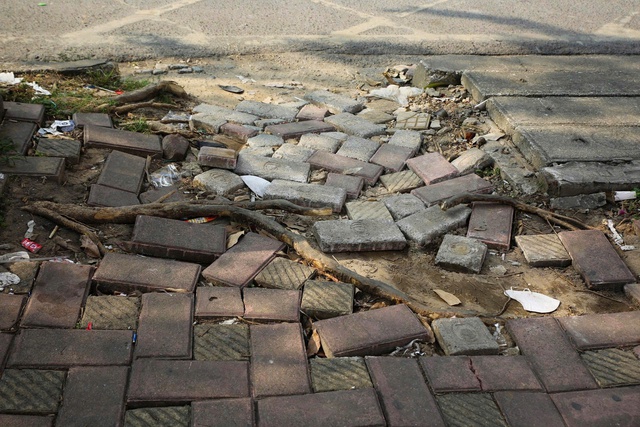 Hà Nội làm mới vỉa hè trên nhiều tuyến phố- Ảnh 1.