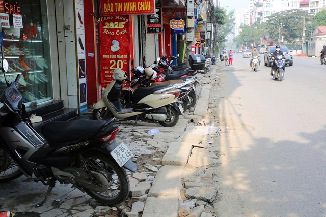 Hà Nội làm mới vỉa hè trên nhiều tuyến phố- Ảnh 3.