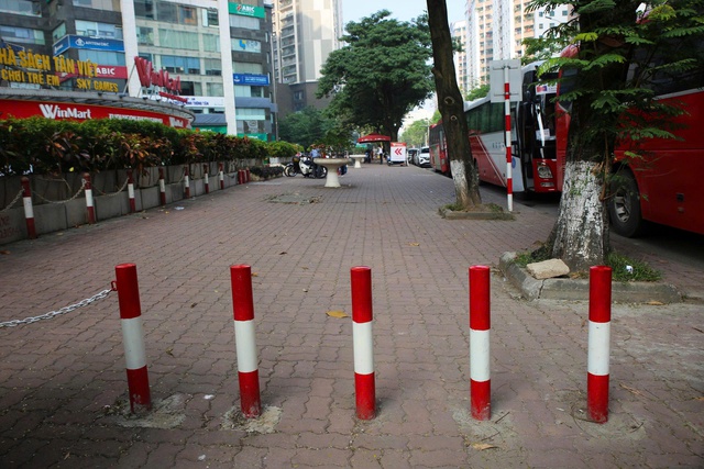 Hà Nội làm mới vỉa hè trên nhiều tuyến phố- Ảnh 4.