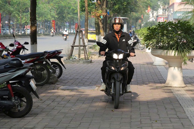 Hà Nội làm mới vỉa hè trên nhiều tuyến phố- Ảnh 5.