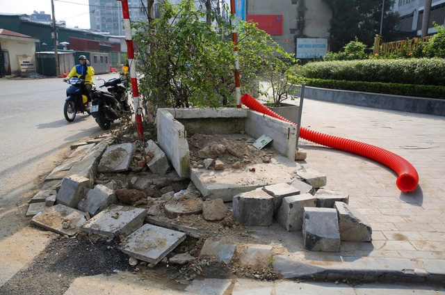 Hà Nội làm mới vỉa hè trên nhiều tuyến phố- Ảnh 6.