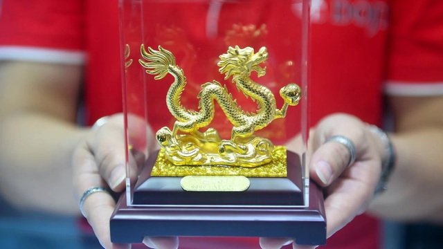 Giá vàng hôm nay 25/12: Vàng thế giới phá kỷ lục lần thứ 50- Ảnh 1.