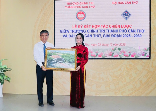 Trường Chính trị TP Cần Thơ và Đại học Cần Thơ ký kết hợp tác chiến lược- Ảnh 2.