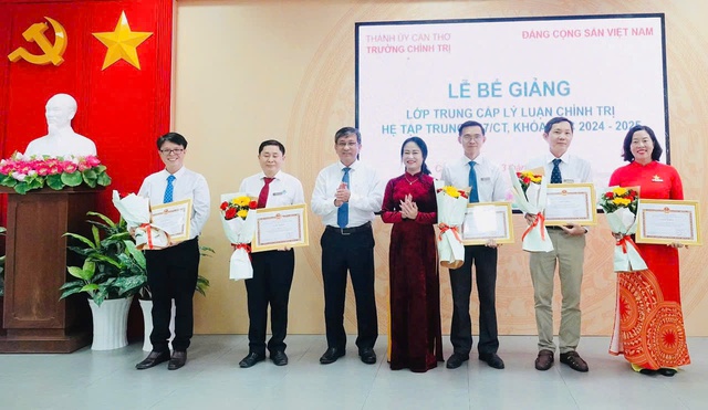 Trường Chính trị TP Cần Thơ và Đại học Cần Thơ ký kết hợp tác chiến lược- Ảnh 7.