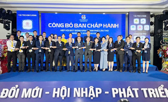 Cần Thơ đẩy mạnh cải cách TTHC, đưa các dự án nhà ở xã hội vào nhóm “luồng xanh”, “luồng ưu tiên”- Ảnh 3.