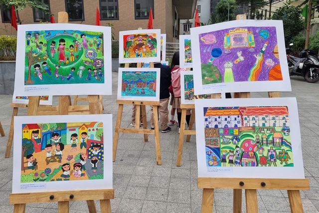 Trao giải Cuộc thi vẽ tranh với chủ đề “Sân trường mơ ước của em"- Ảnh 4.