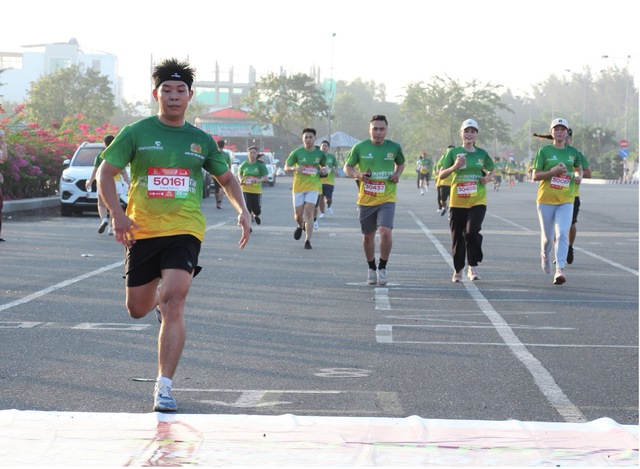 Hơn 1.000 người tham gia giải chạy Marathon “Chung một quyết tâm - Vì cộng đồng không ma túy”- Ảnh 6.