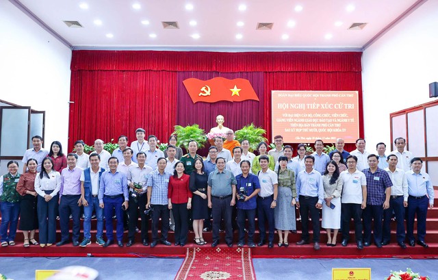 Thủ tướng Chính phủ Phạm Minh Chính và Đoàn ĐBQH TP. Cần Thơ tiếp xúc cử tri chuyên đề về y tế và giáo dục- Ảnh 12.