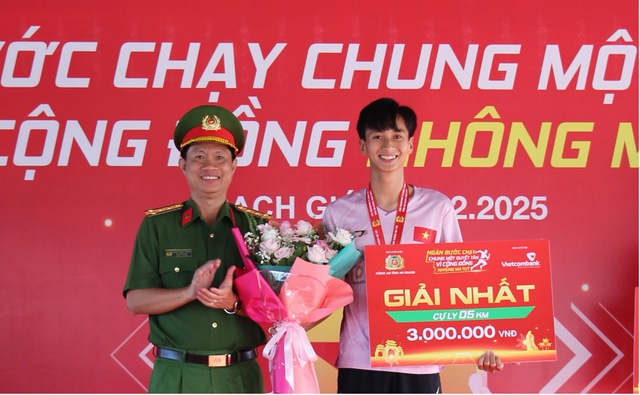 Hơn 1.000 người tham gia giải chạy Marathon “Chung một quyết tâm - Vì cộng đồng không ma túy”- Ảnh 8.