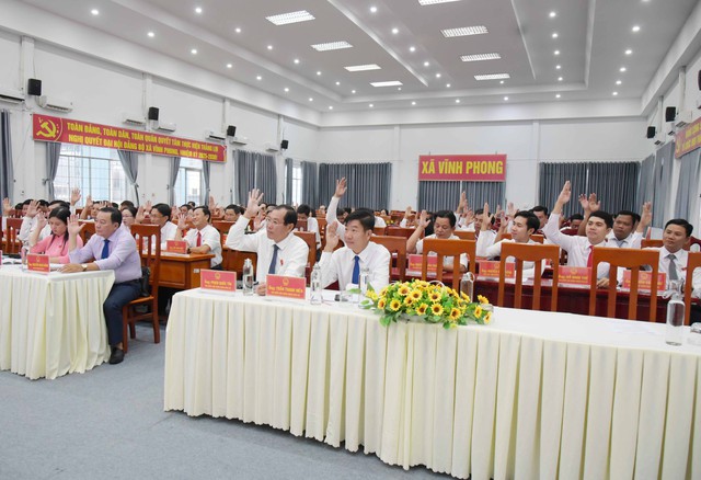 Ông Châu Ngọc Cẩn được bầu giữ chức Phó Chủ tịch UBND xã Vĩnh Phong- Ảnh 1.