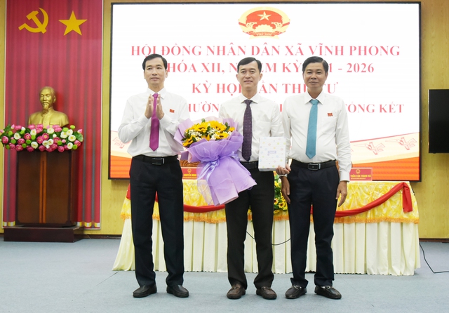 Ông Châu Ngọc Cẩn được bầu giữ chức Phó Chủ tịch UBND xã Vĩnh Phong- Ảnh 2.