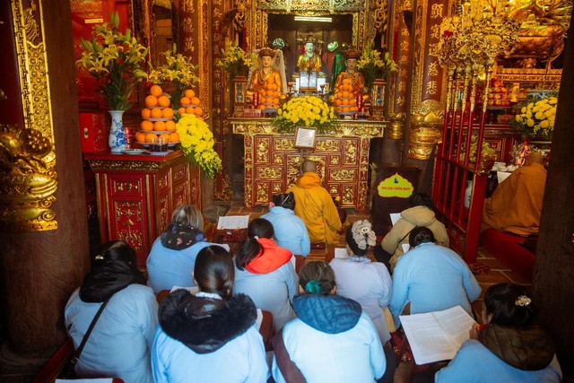 Linh thiêng Lễ Vía Đức Phật A Di Đà trên"Nóc nhà Đông Dương"- Ảnh 4.