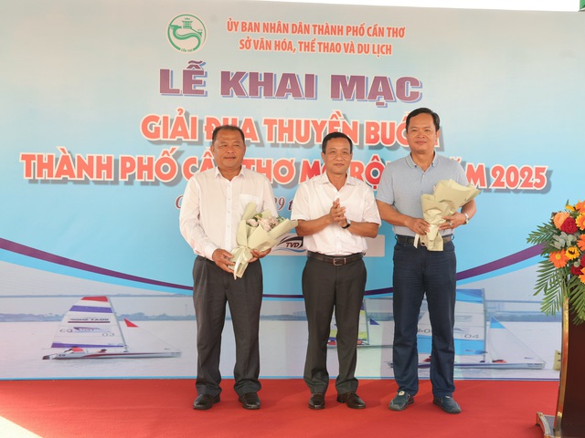 Khai mạc Giải đua thuyền buồm TP Cần Thơ mở rộng năm 2025- Ảnh 2. Khai mạc Giải đua thuyền buồm TP Cần Thơ mở rộng năm 2025- Ảnh 2.