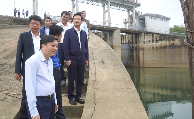 Quảng Trị: Lãnh đạo UBND tỉnh kiểm tra các công trình nông nghiệp, thủy lợi- Ảnh 2. Quảng Trị: Lãnh đạo UBND tỉnh kiểm tra các công trình nông nghiệp, thủy lợi- Ảnh 2.