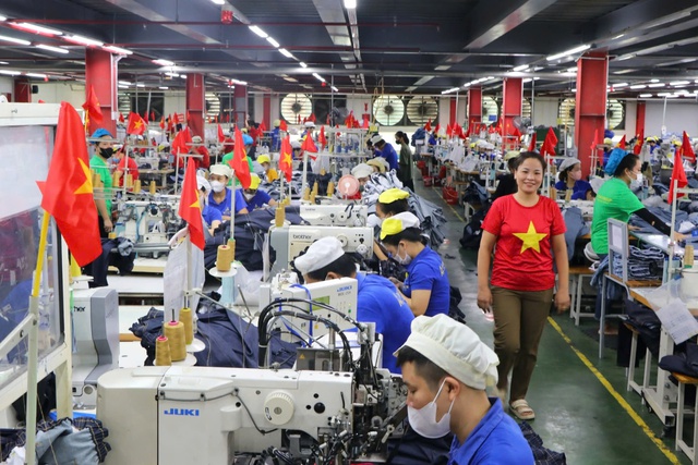 Hai “sắc thái” trái ngược chuyện thưởng Tết- Ảnh 2.