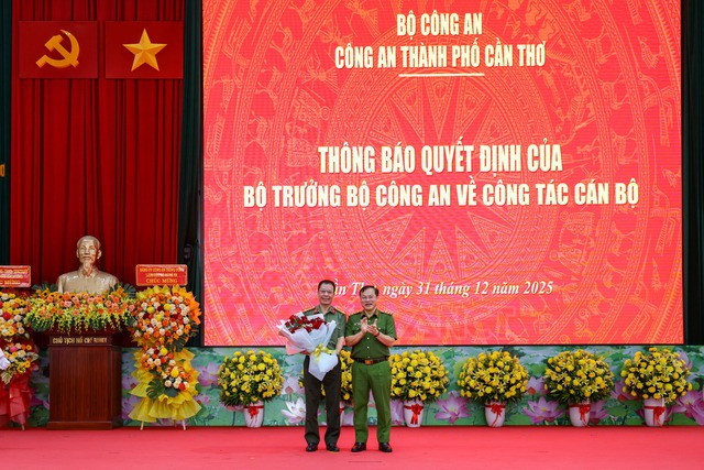Thứ trưởng Nguyễn Văn Long dự và chỉ đạo Hội nghị tổng kết công tác Công an TP Cần Thơ năm 2025- Ảnh 8. Thứ trưởng Nguyễn Văn Long dự và chỉ đạo Hội nghị tổng kết công tác Công an TP Cần Thơ năm 2025- Ảnh 8.