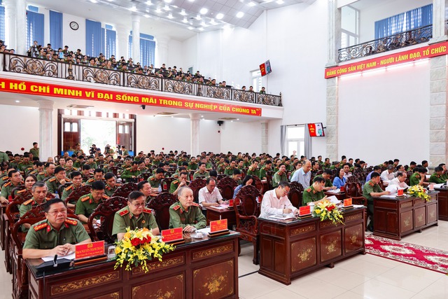 Thứ trưởng Nguyễn Văn Long dự và chỉ đạo Hội nghị tổng kết công tác Công an TP Cần Thơ năm 2025- Ảnh 1. Thứ trưởng Nguyễn Văn Long dự và chỉ đạo Hội nghị tổng kết công tác Công an TP Cần Thơ năm 2025- Ảnh 1.
