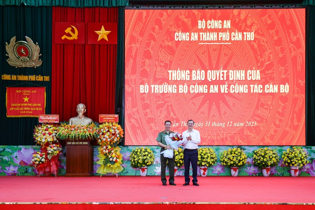 Thứ trưởng Nguyễn Văn Long dự và chỉ đạo Hội nghị tổng kết công tác Công an TP Cần Thơ năm 2025- Ảnh 9. Thứ trưởng Nguyễn Văn Long dự và chỉ đạo Hội nghị tổng kết công tác Công an TP Cần Thơ năm 2025- Ảnh 9.