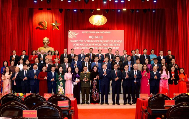 Trường Chính trị TP Cần Thơ nhận cờ thi đua đơn vị dẫn đầu của Học viện Chính trị quốc gia Hồ Chí Minh- Ảnh 3.