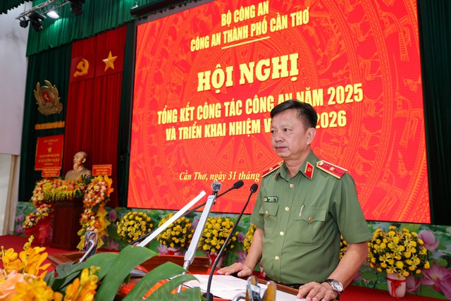 Thứ trưởng Nguyễn Văn Long dự và chỉ đạo Hội nghị tổng kết công tác Công an TP Cần Thơ năm 2025- Ảnh 10. Thứ trưởng Nguyễn Văn Long dự và chỉ đạo Hội nghị tổng kết công tác Công an TP Cần Thơ năm 2025- Ảnh 10.