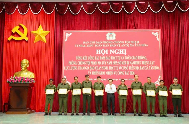 Xã Tân Hòa tổng kết công tác bảo đảm TTATGT, phòng chống tội phạm ma túy năm 2025- Ảnh 8. Xã Tân Hòa tổng kết công tác bảo đảm TTATGT, phòng chống tội phạm ma túy năm 2025- Ảnh 8.