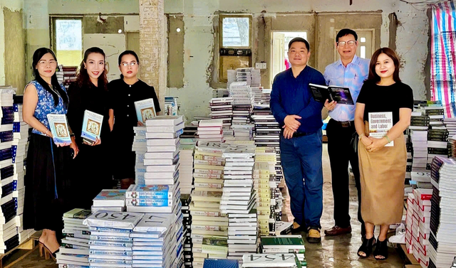 Chương trình tặng sách Books4VN: Hành trình ba thập kỷ vun bồi văn hóa đọc- Ảnh 2.