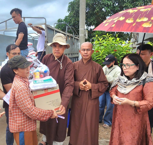 Xứ Nghệ: Hành trình san sẻ yêu thương về vùng lũ Đắk Lắk của Đại đức Thích Định Tuệ- Ảnh 5.