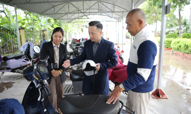 Bắc Ninh: Phụ huynh đồng hành, cảnh sát giao thông ra quân siết chặt ATGT học đường- Ảnh 1.