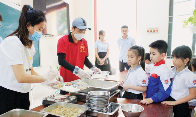 Bắc Ninh: Tăng cường kiểm tra, siết chặt an toàn thực phẩm bếp ăn trường học- Ảnh 1.