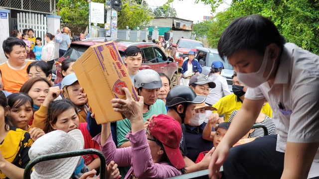 ACECOOK Việt Nam hỗ trợ 210.000 sản phẩm mì ăn liền cho người dân vùng lũ tại các tỉnh Đắk Lắk, Khánh Hòa, Gia Lai- Ảnh 2.